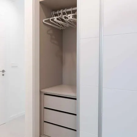 Sunny Art Apartment *